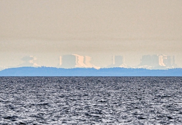 Mirage in the waters of Penglai, China