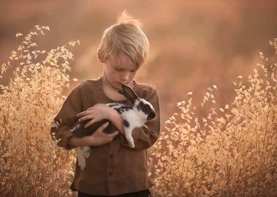 Lisa Holloway Kids Photography With Farm Animals