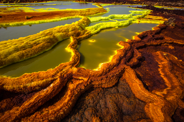 The natural marvels are so beautiful that it is unbelievable that it is real on Earth, including a place in Vietnam - Photo 2.