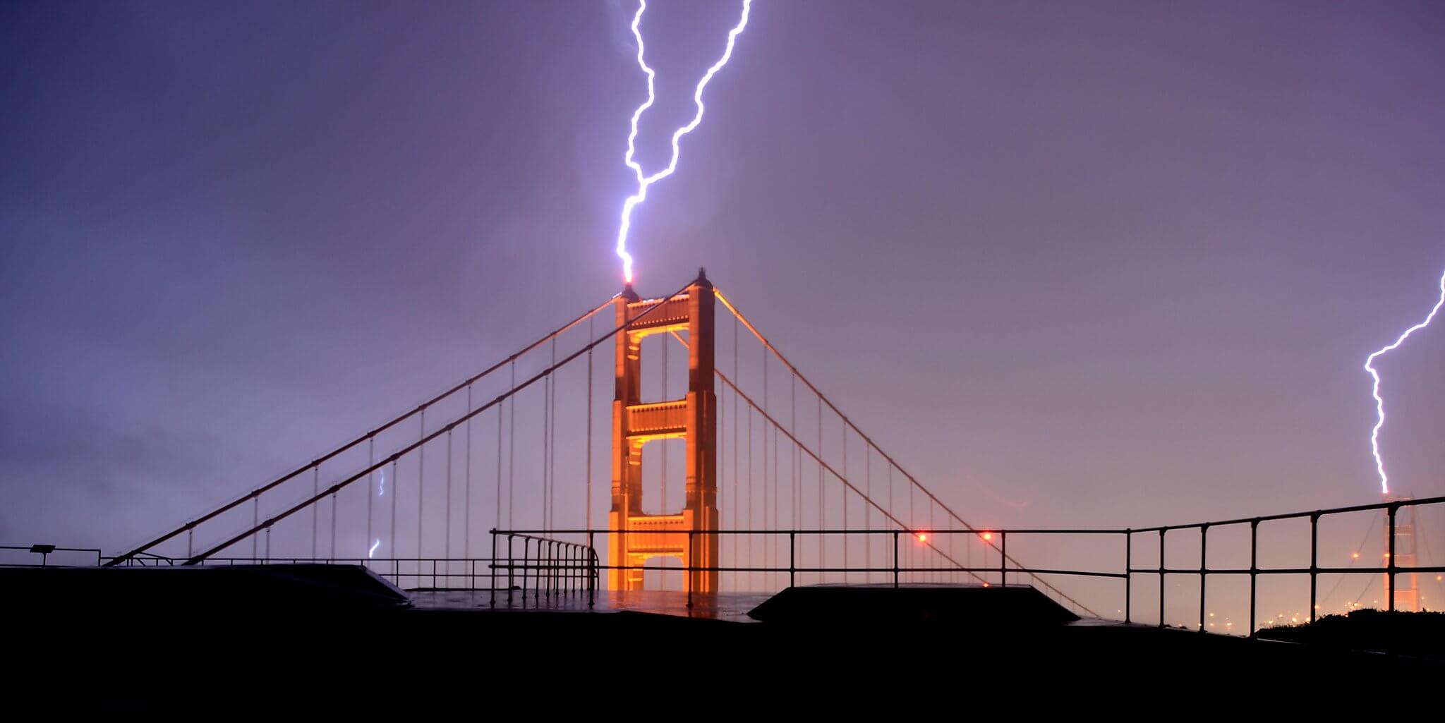 golden gate bridge lightning