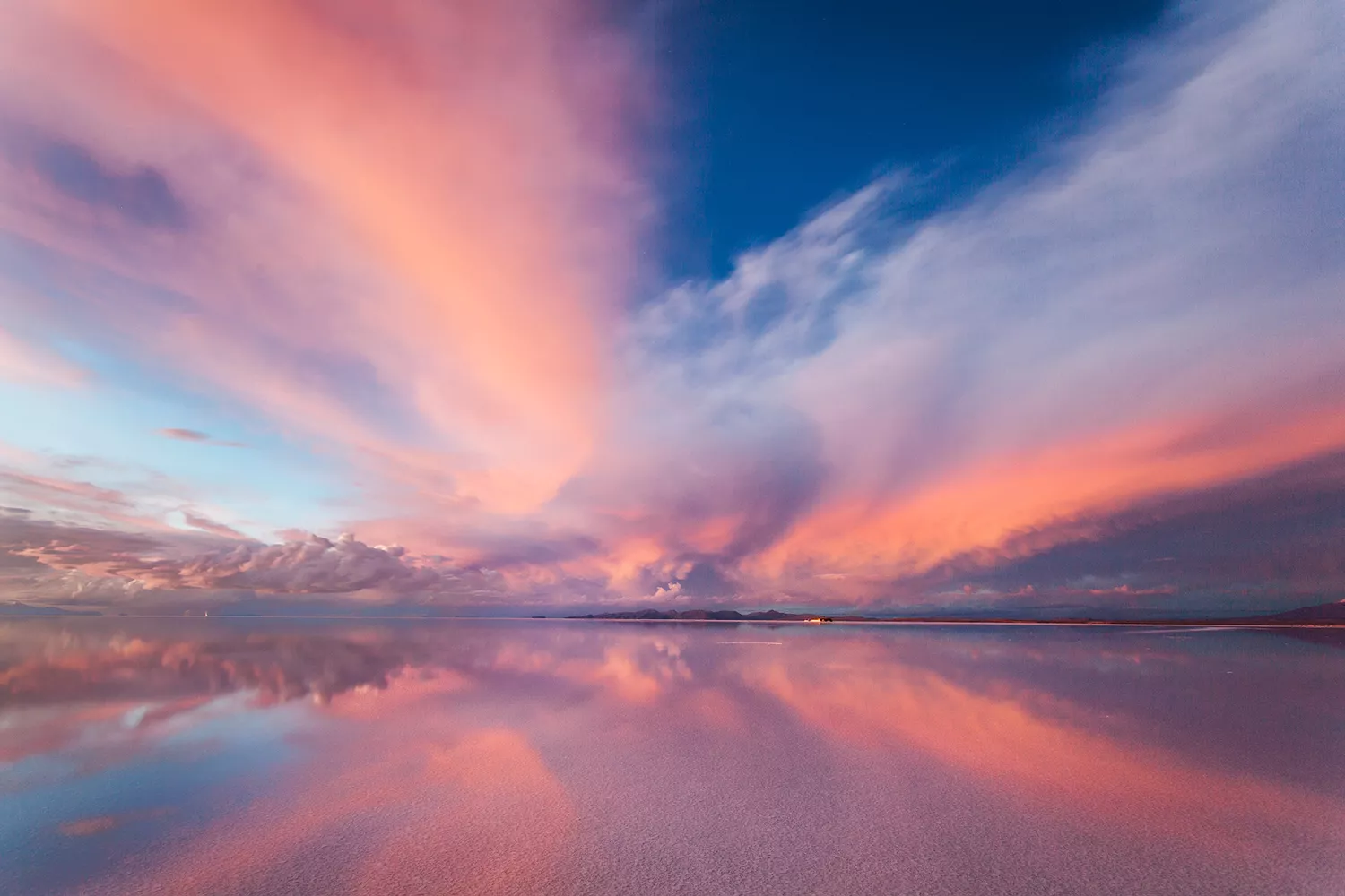 Fantastic sunset colors over the Salar de Uyuni, Bolivia