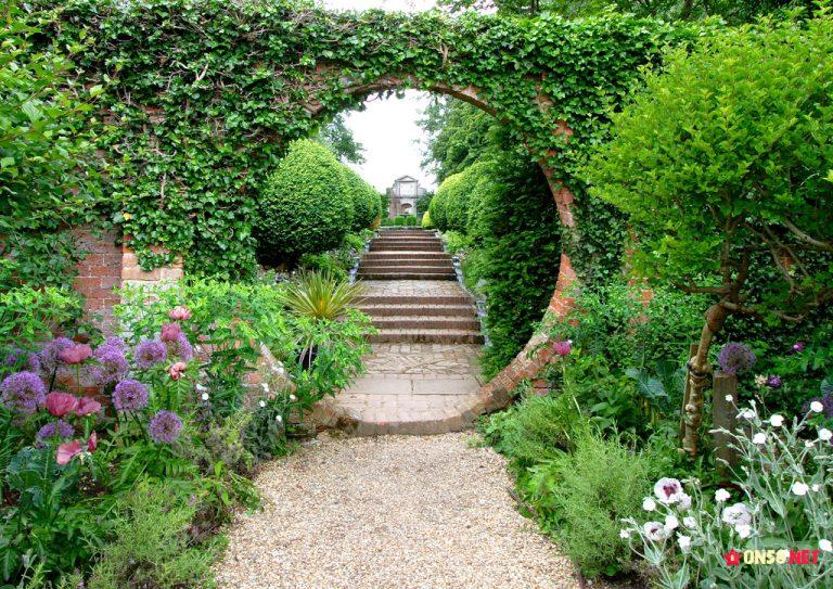 15 Amazing Garden Walkways That Will Charm You